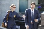 BONES:  Brennan (Emily Deschanel, L) and Booth (David Boreanaz, R) investigate the death of a competitive gamer in the BONES episode "The Gamer in the Grease" airing Thursday, Dec. 3 (8:00-9:00 PM ET/PT) on FOX.  ©2009 Fox Broadcasting Co.  Cr:  Greg Gayne/FOX